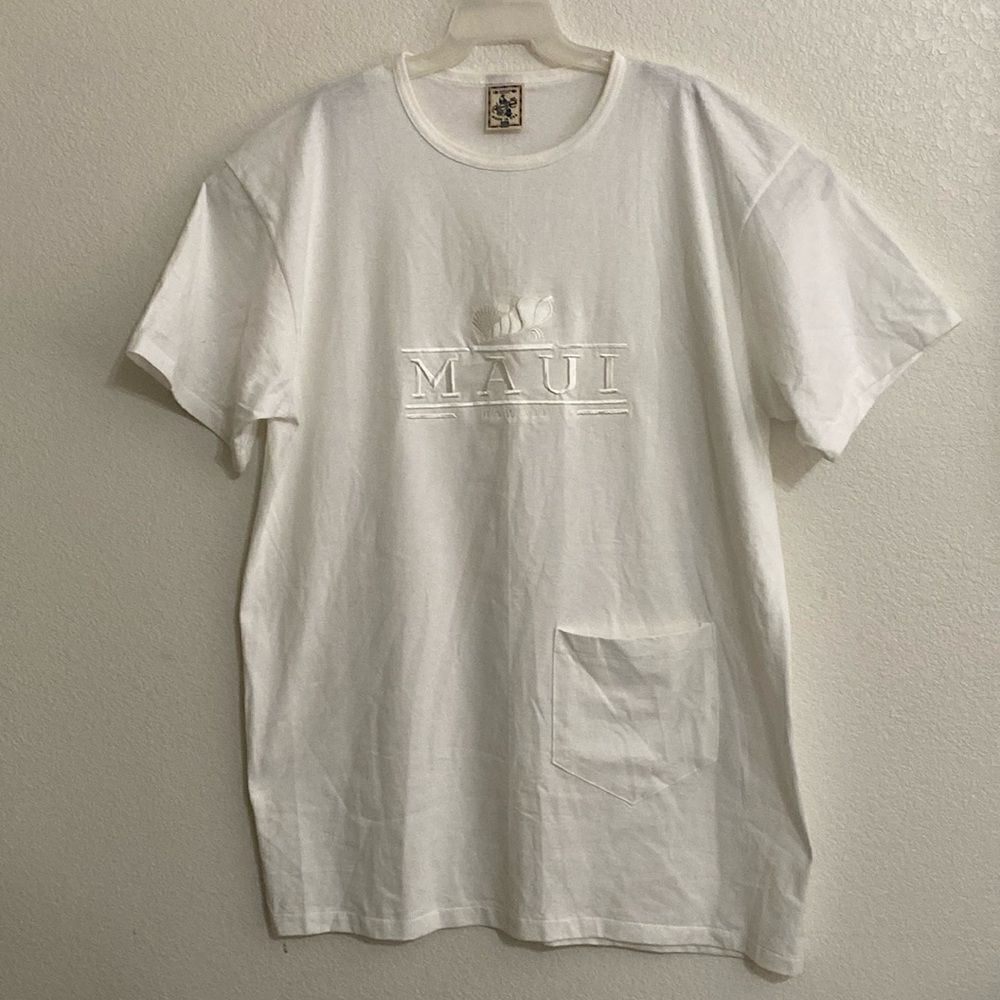 ALORE Vintage White One Size T Shirt with Bottom Front Pocket & MAUI Embroidery